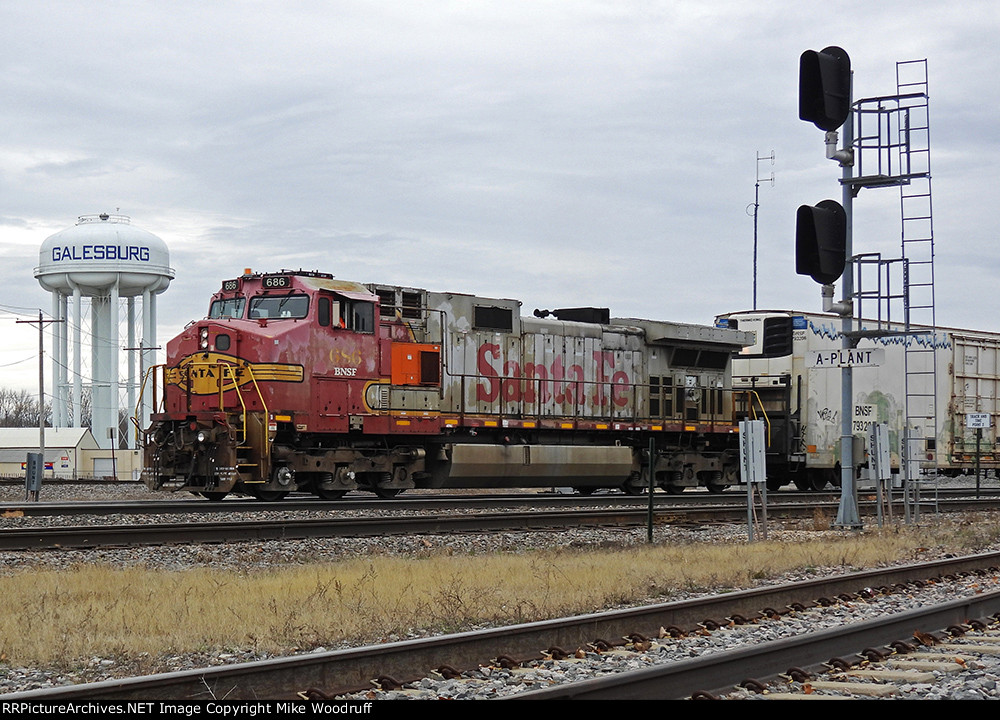 BNSF 686